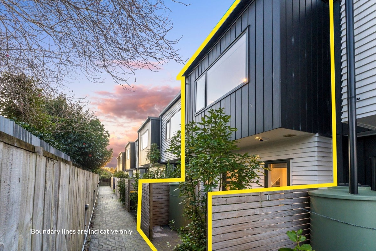 2/46 Te Kanawa Crescent, Henderson, Auckland - Carousel 1