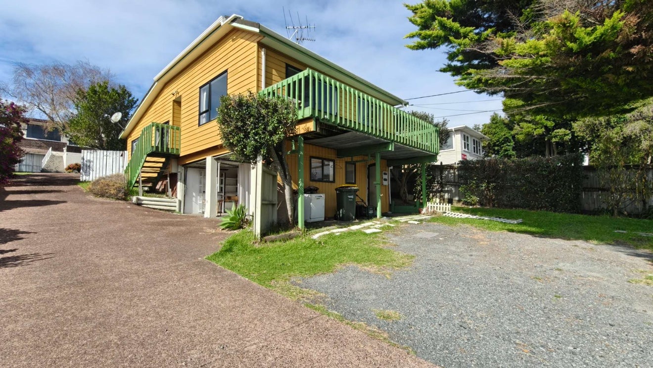 2/717 East Coast Road, Browns Bay, Auckland - Carousel 2