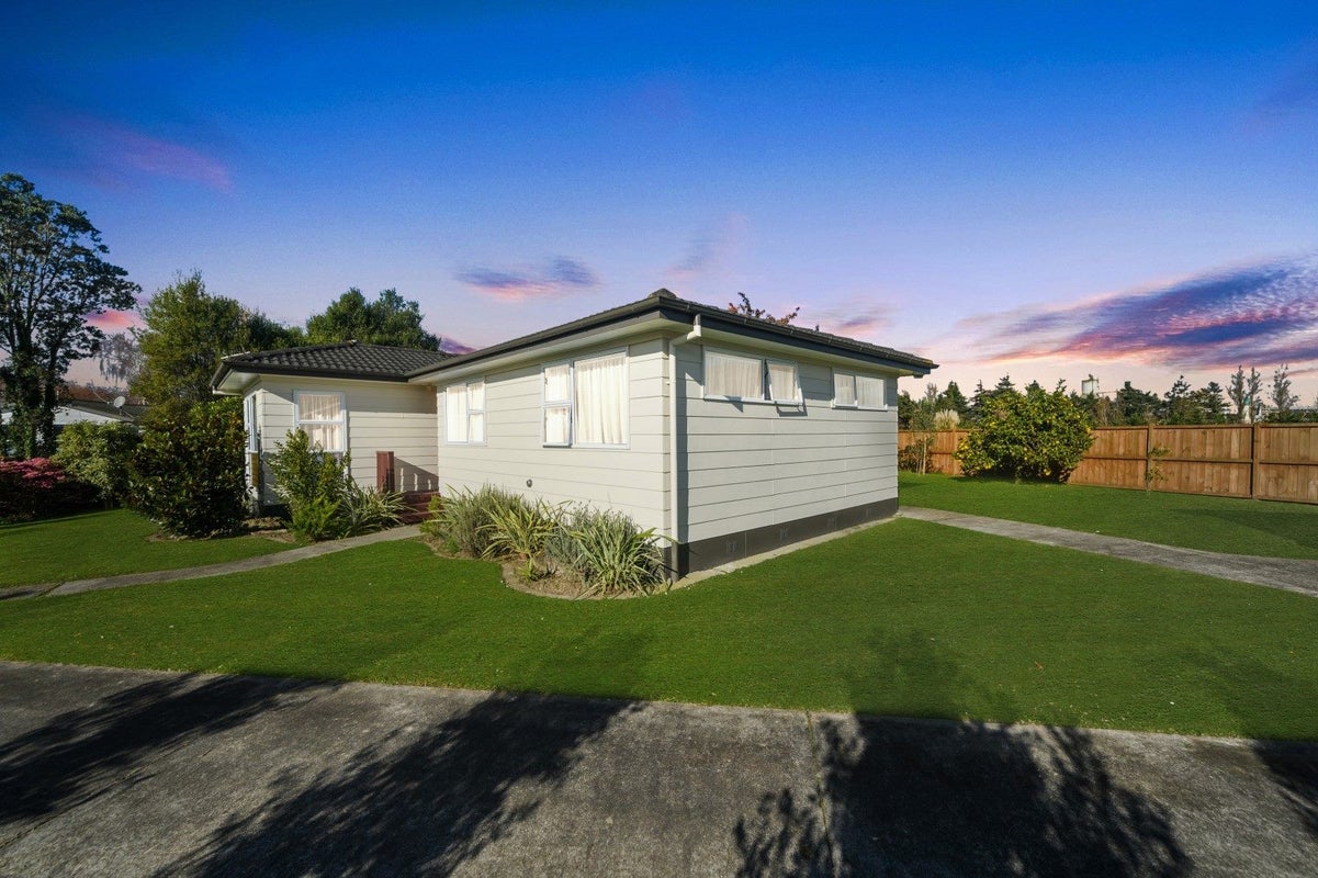 44 Escort Grove, Awapuni, Palmerston North - Carousel 1