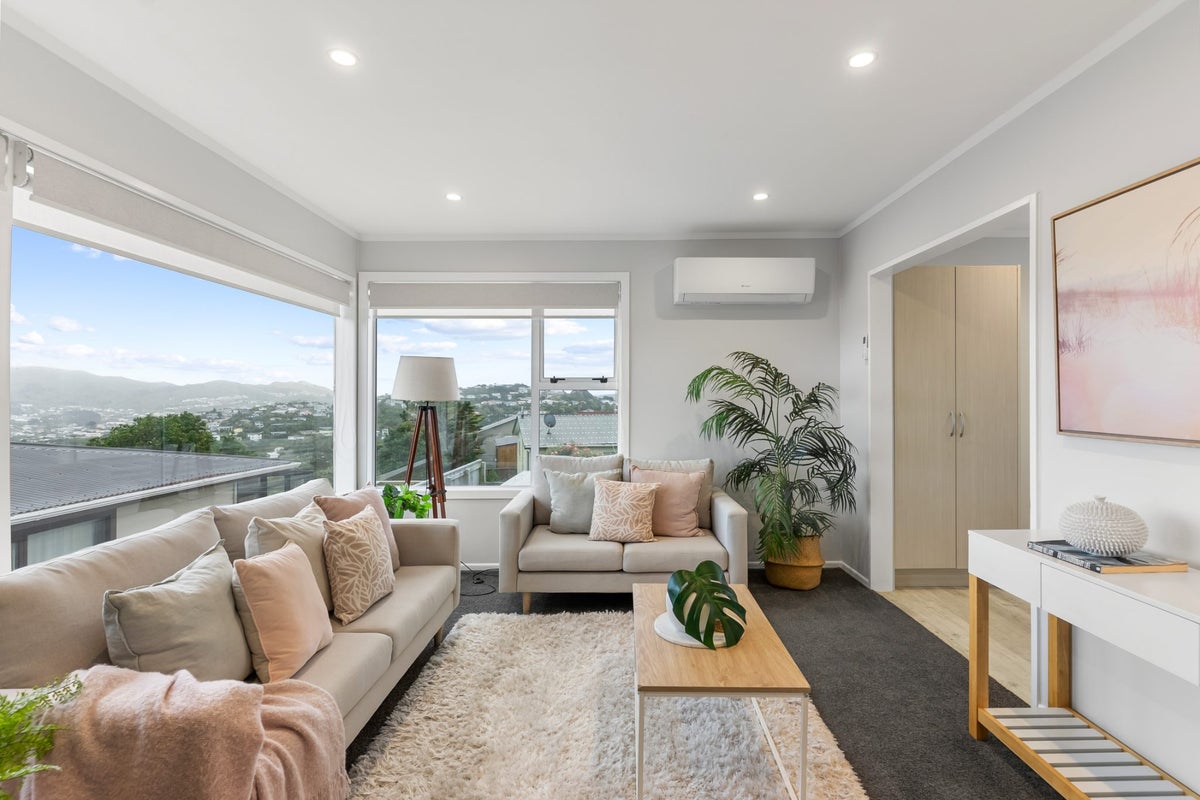 32 Edgecombe Street, Newlands, Wellington - Carousel 2