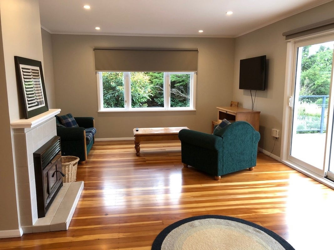 4 Penryn Drive, Paremata, Porirua - Carousel 2