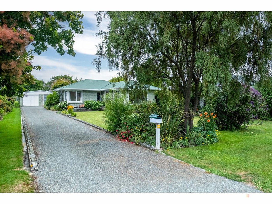 32 Campbell Street, Geraldine - Carousel 1
