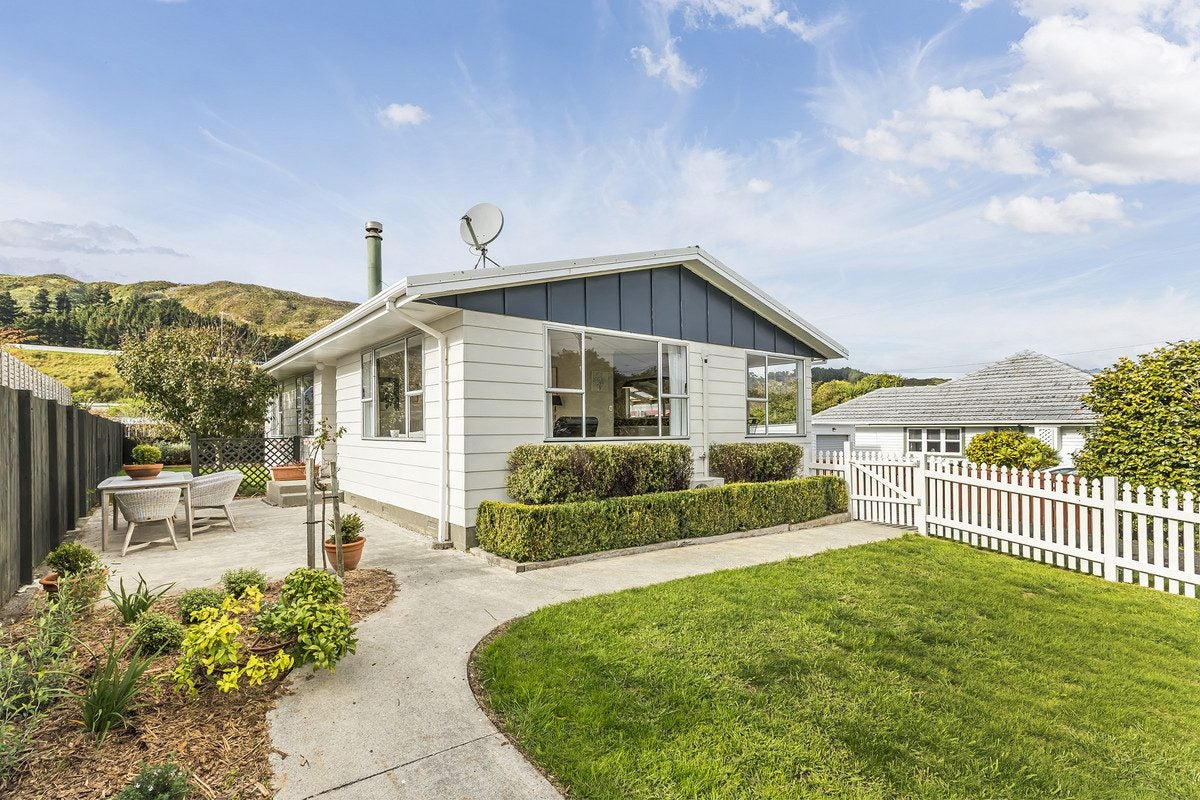 30A Coates Street, Tawa, Wellington - Carousel 1