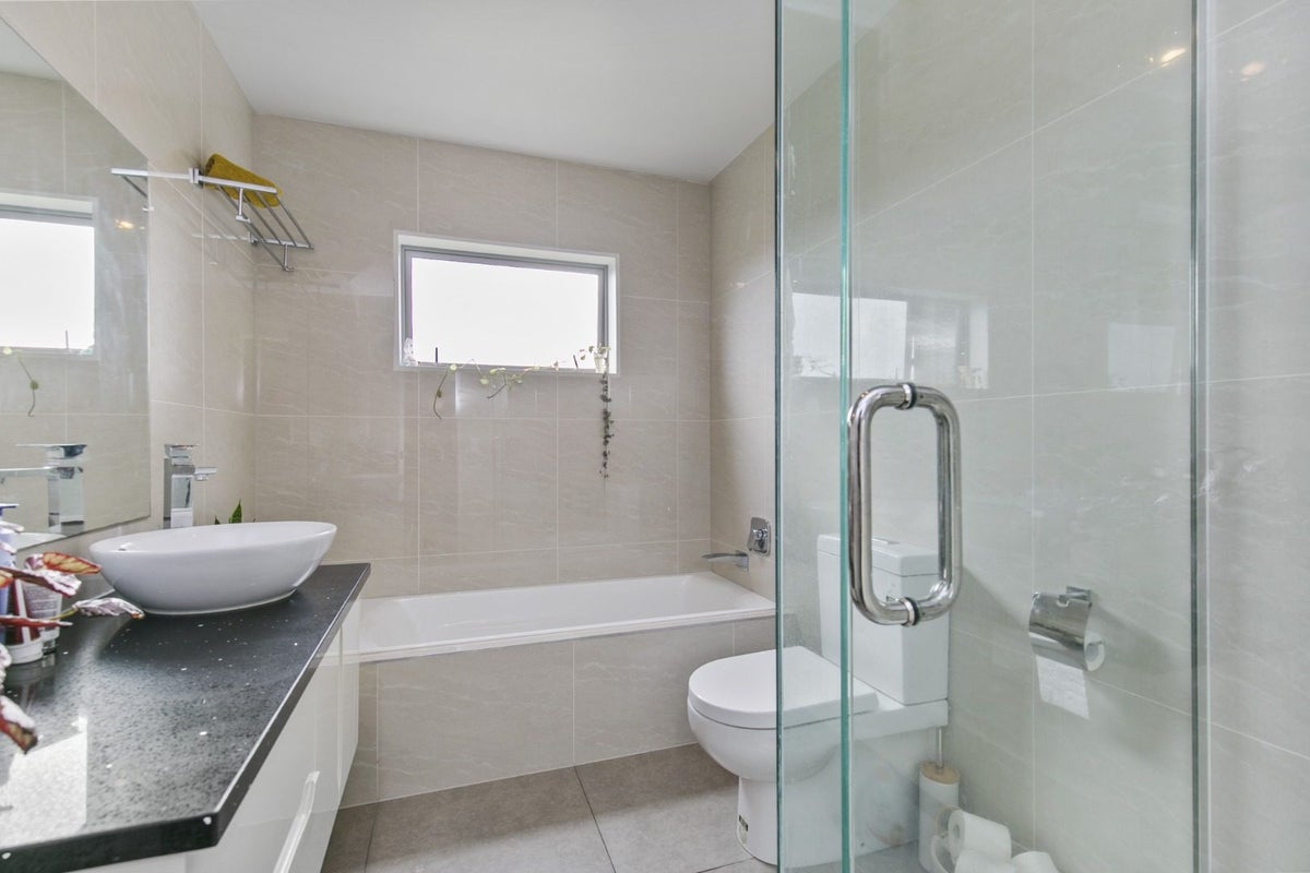 6 Polestar Lane, Whitby, Porirua - Carousel 12