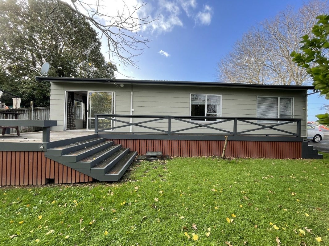 1/6 Phillip Parade, Forrest Hill, Auckland - Carousel 1