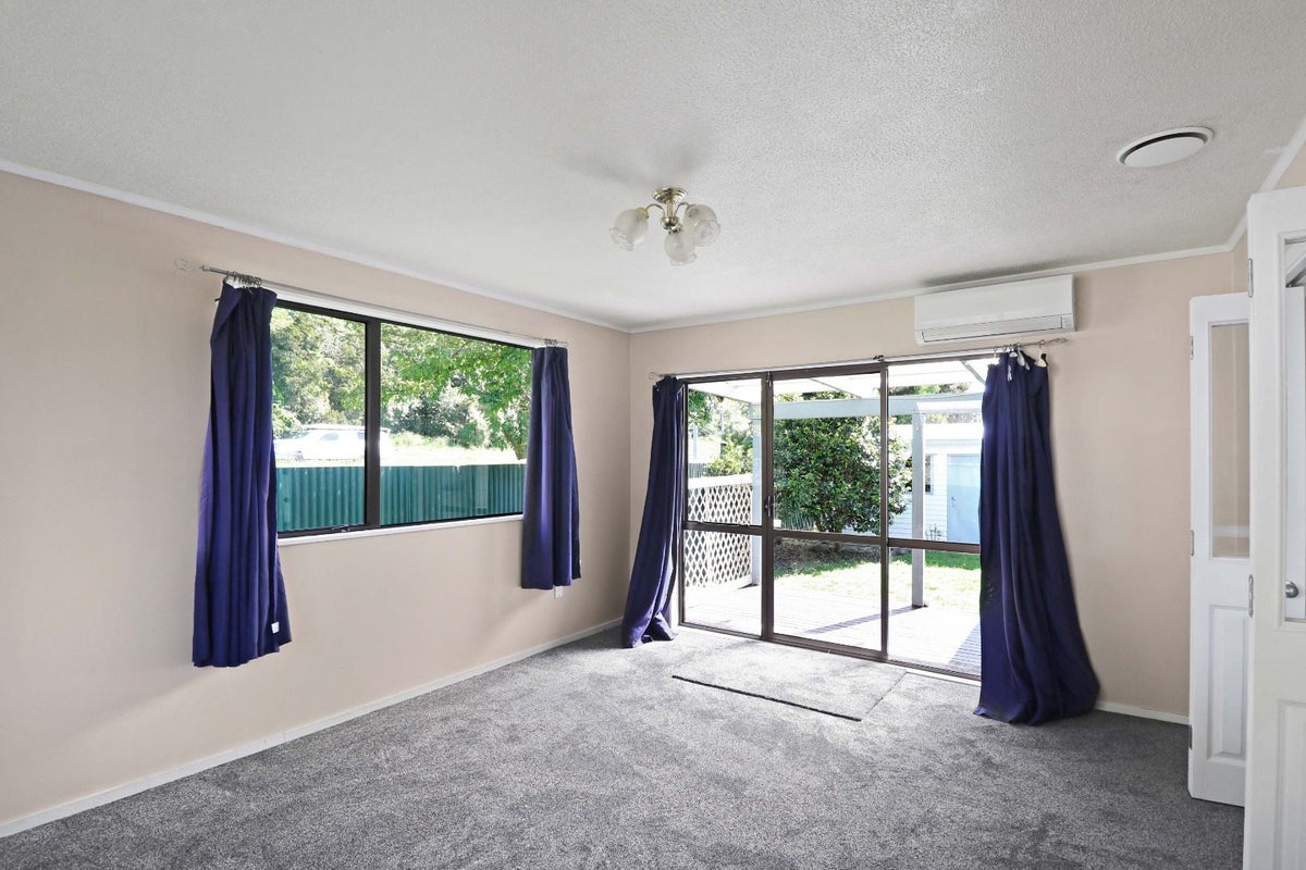 19 Owen Street, Belmont, Lower Hutt - Carousel 2