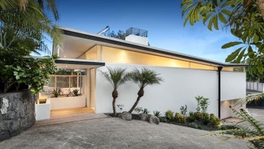 2/6 Parr Terrace, Castor Bay, Auckland - Carousel 1