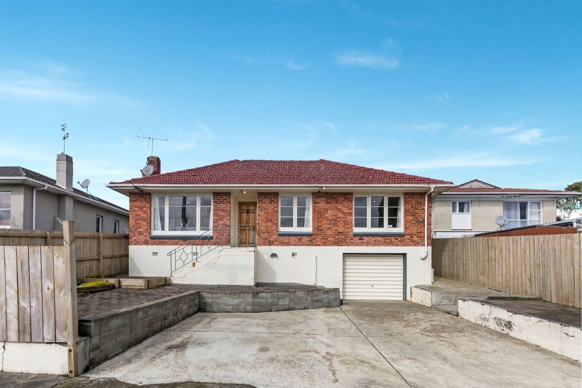 2/148 Hutchinson Avenue, New Lynn, Auckland - Carousel 1