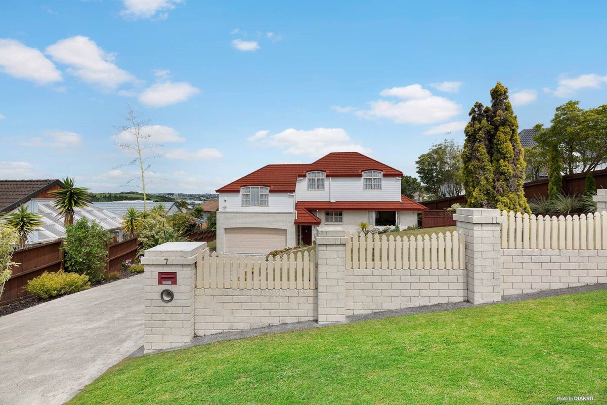 7 Arirang Rise, Pinehill, Auckland - Carousel 2