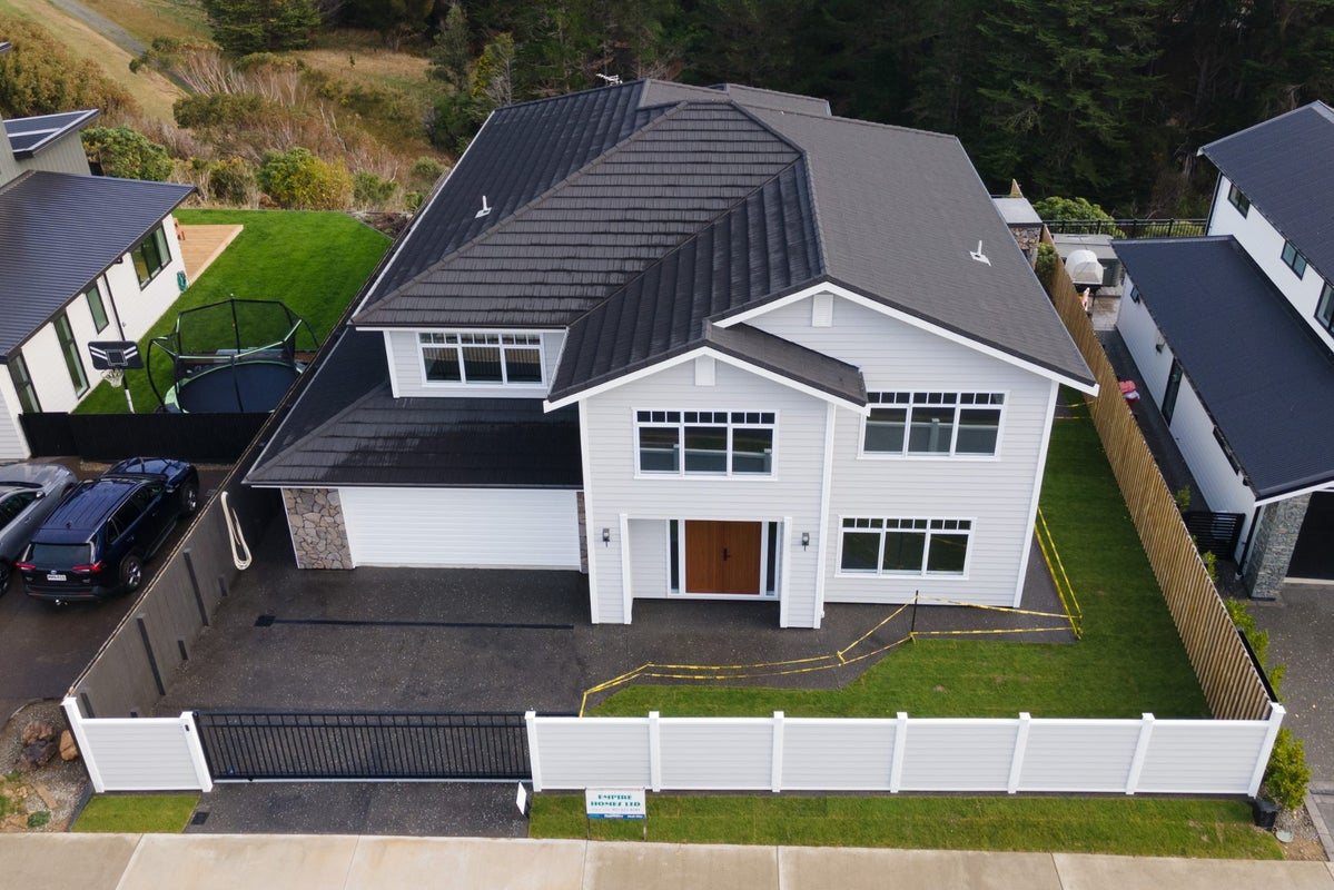 28 Farnworth Terrace, Churton Park, Wellington - Carousel 1