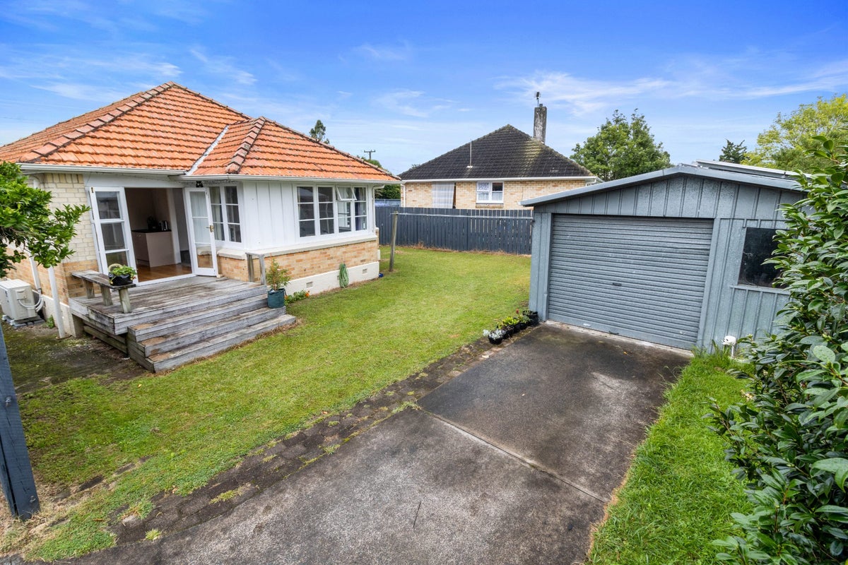 44 Churchill Avenue, Maeroa, Hamilton - Carousel 1