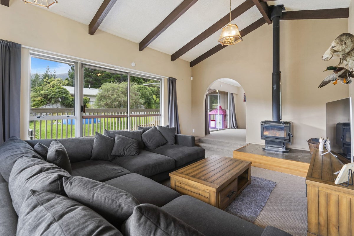 210A Plateau Road, Te Marua, Upper Hutt - Carousel 2