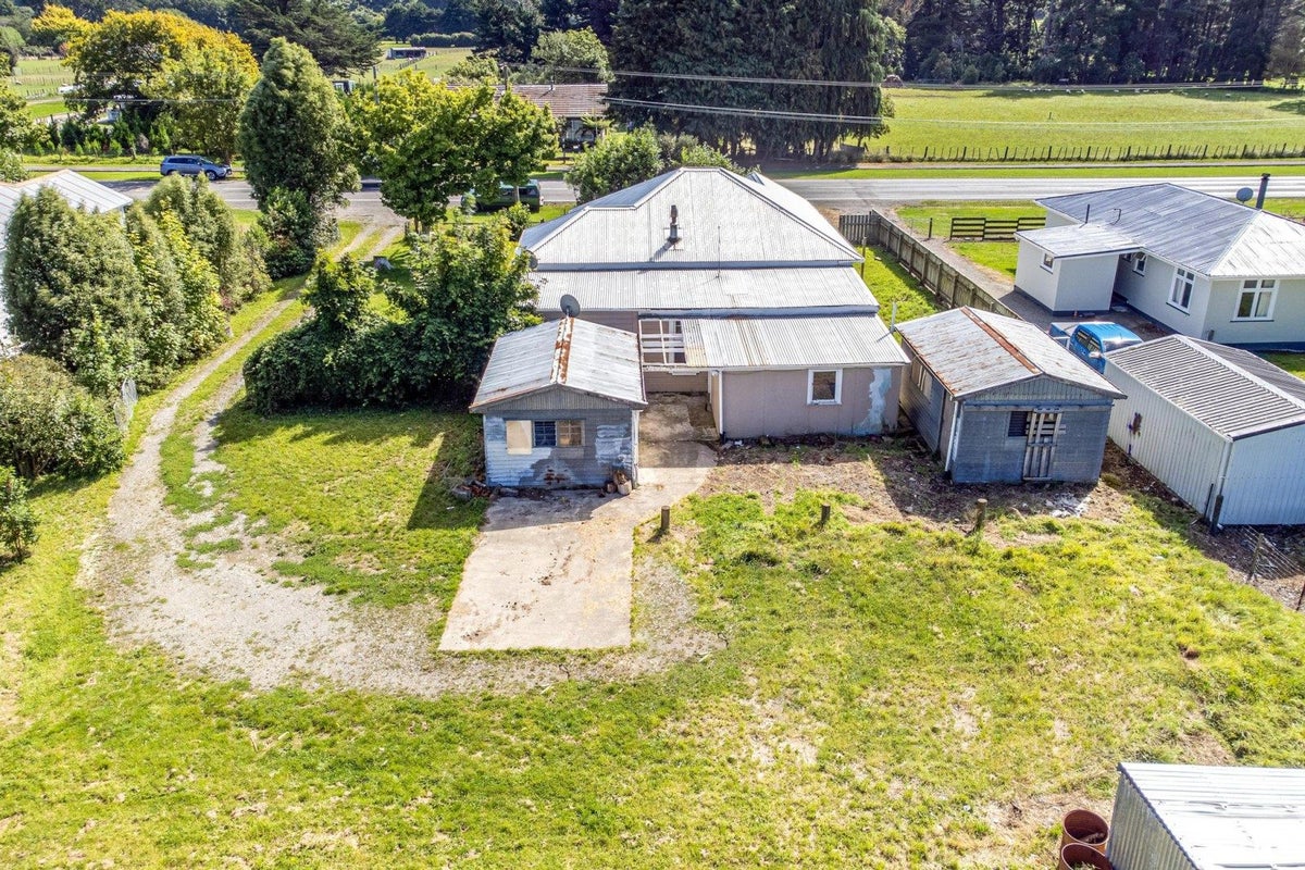 40 Newman Road, Eketahuna - Carousel 19