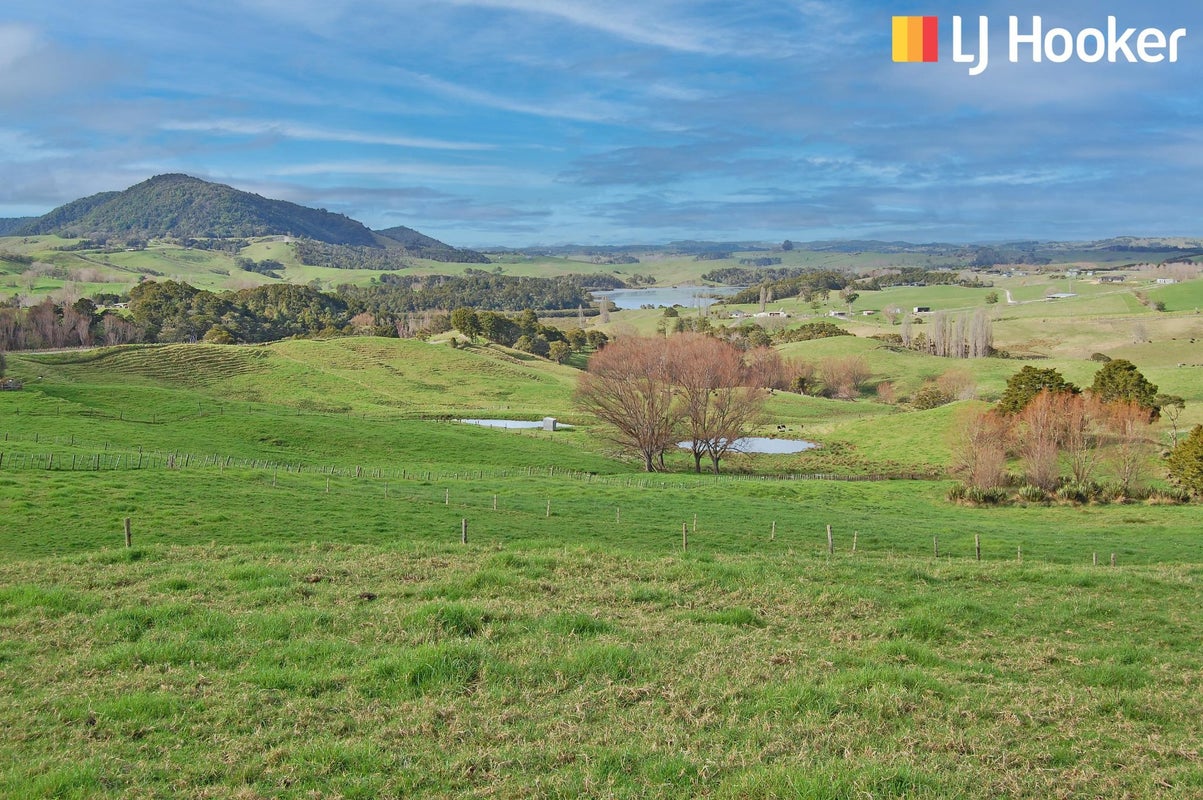 6 Whaka Street, Maungaturoto, Maungaturoto - Carousel 1
