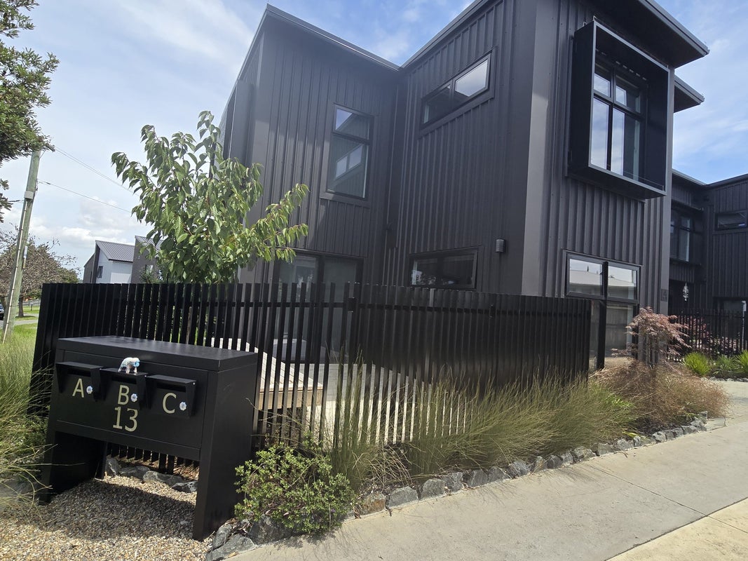 13A Lyndhurst Street, Wai o Taiki Bay, Auckland - Carousel 1