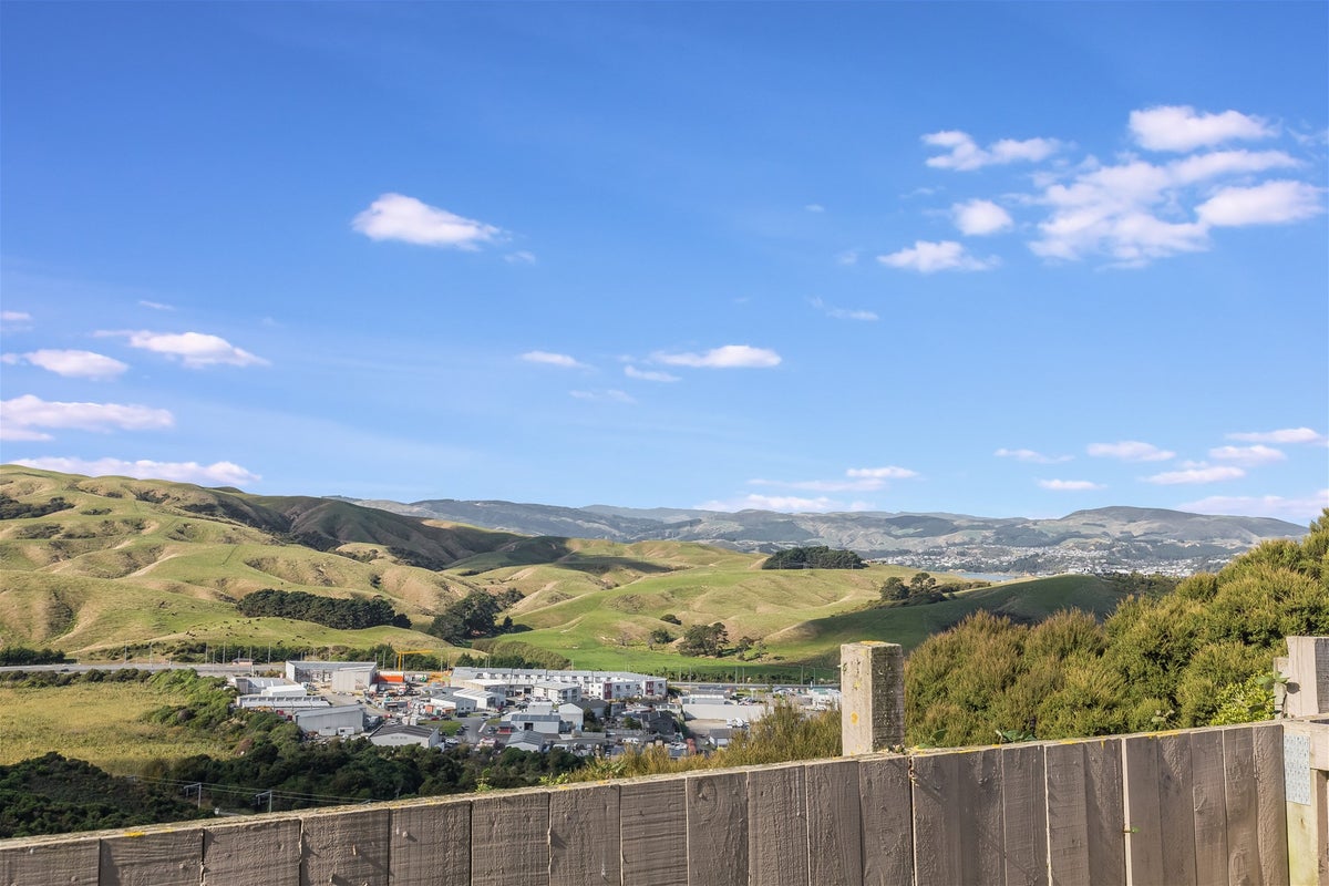 2/30 The Track, Plimmerton, Porirua - Carousel 22