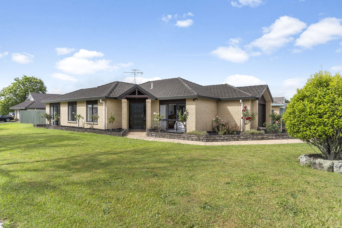 60 Tington Avenue, Wattle Downs, Auckland - Carousel 1