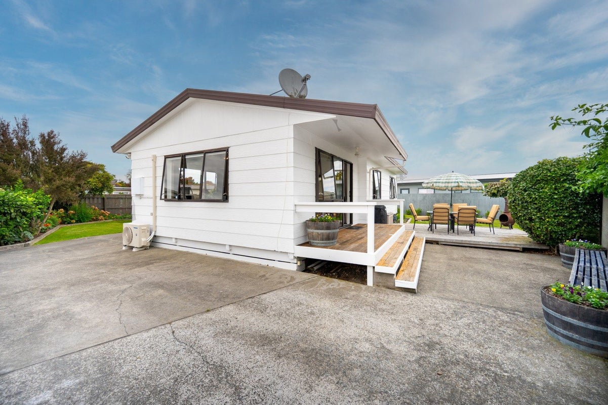 715 Maitland Crescent, Mayfair, Hastings - Carousel 1