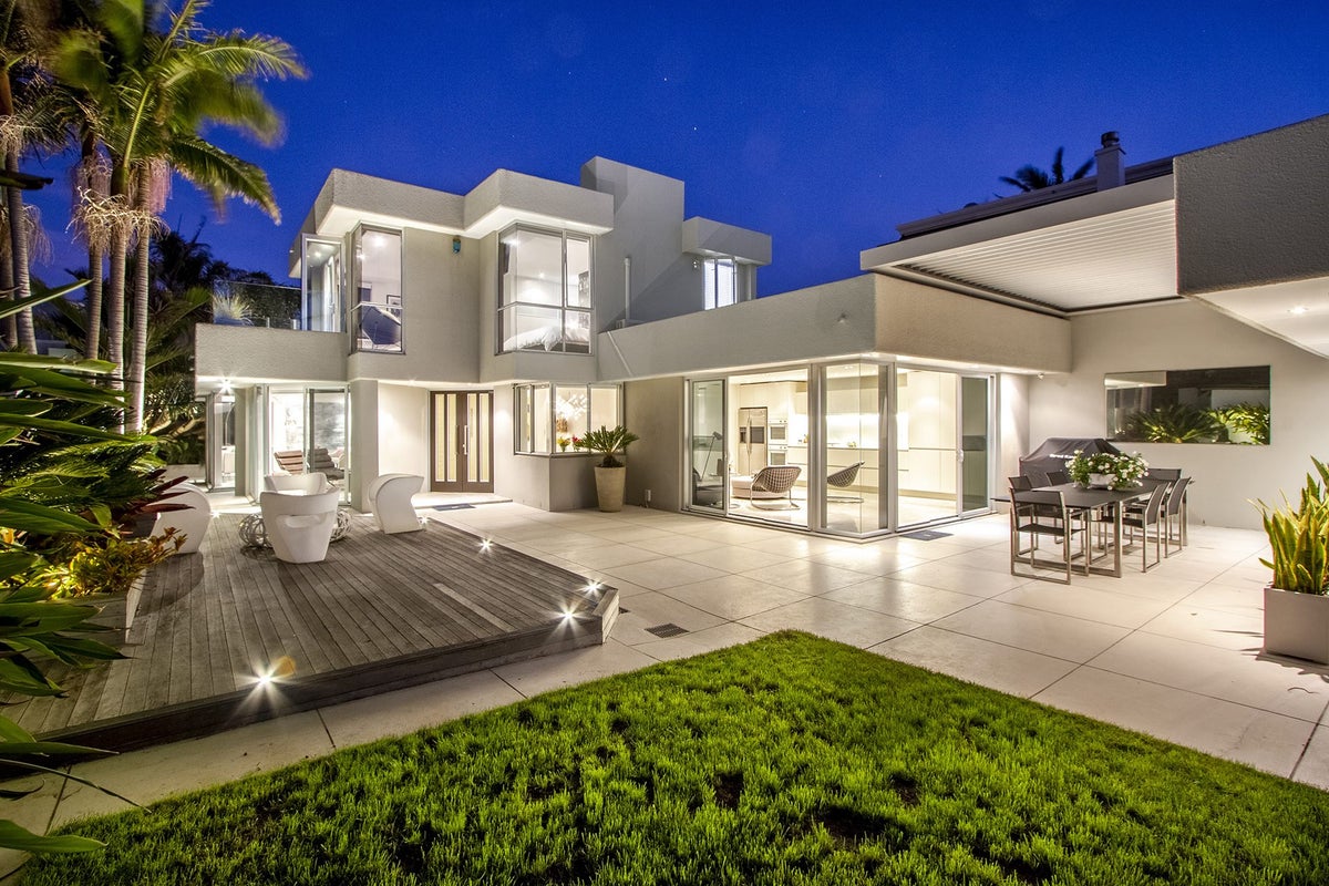 33 Ocean View Road, Milford, Auckland - Carousel 1