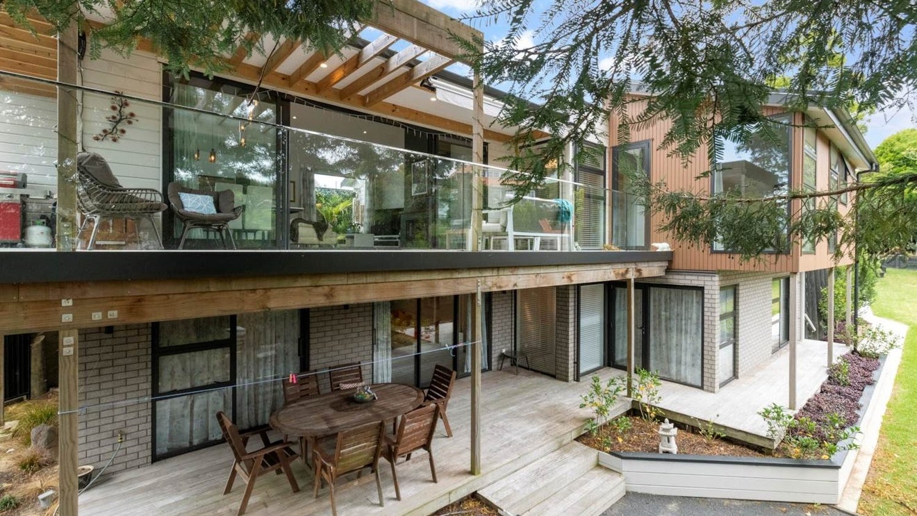 10A Fenton Terrace, Cockle Bay, Auckland - Carousel 1