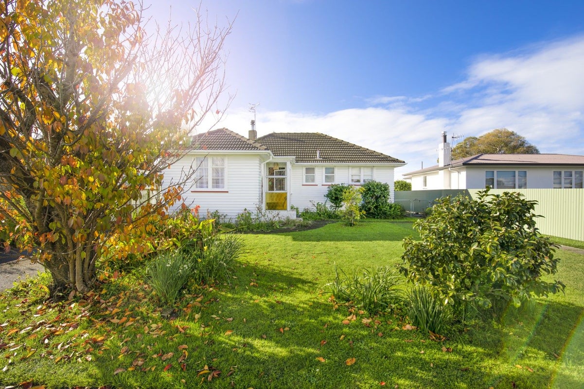 12 Shackleton Street, Maraenui, Napier - Carousel 1