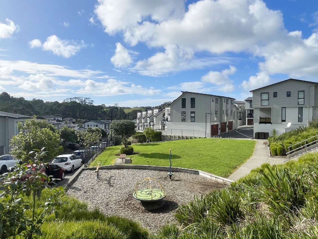 1/10 Silver Moon Road, Albany Heights, Auckland - Carousel 21