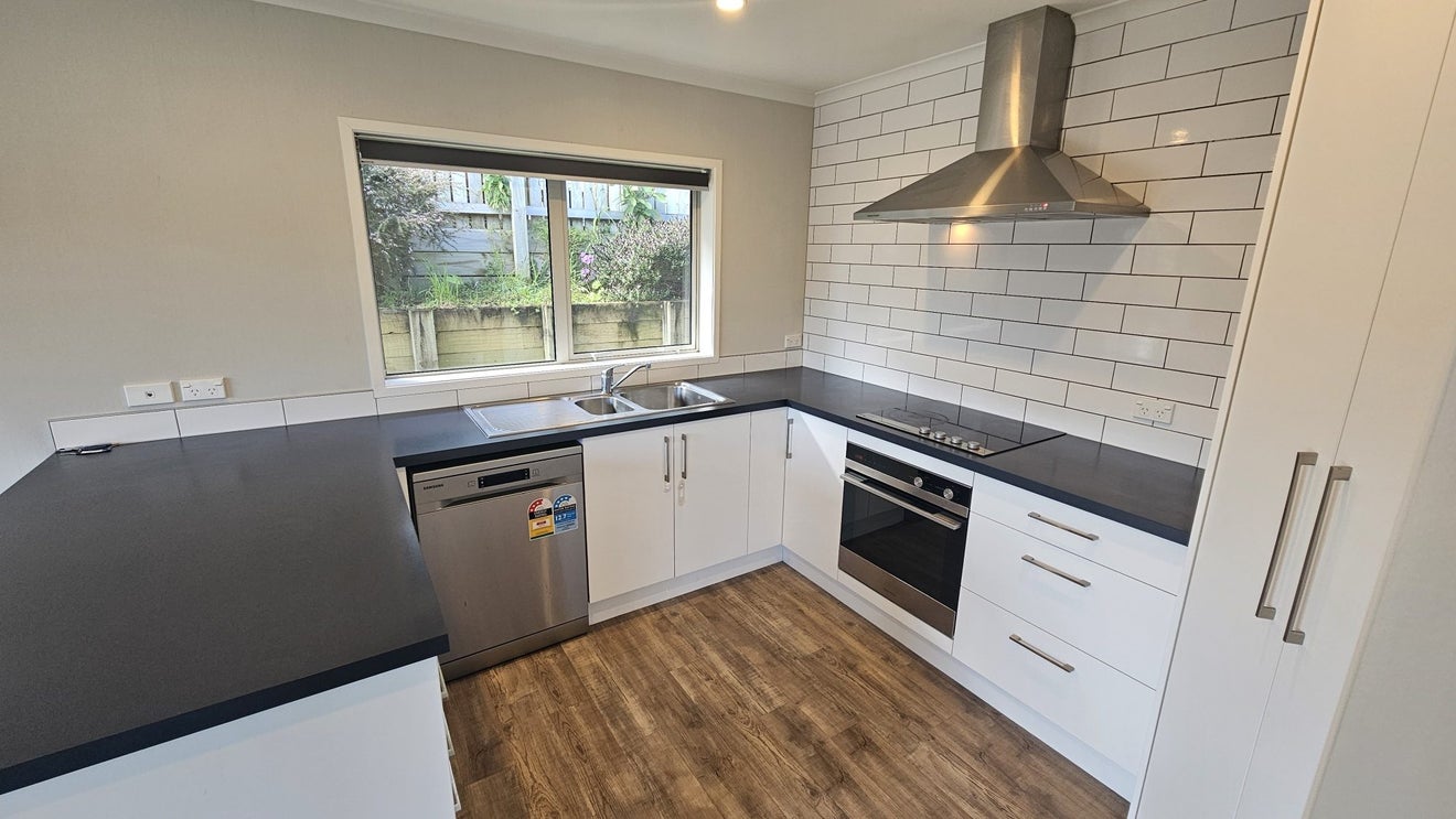 10 Garrett Drive, Whalers Gate, New Plymouth - Carousel 2