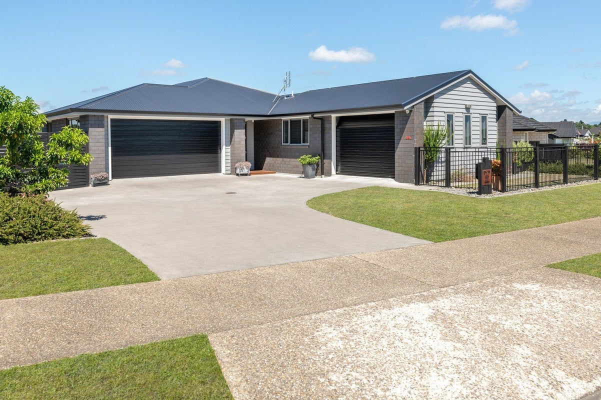69 Puhirake Crescent, Pyes Pa, Tauranga - Carousel 1