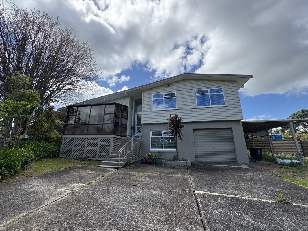 54 Finnerty Avenue, Howick, Auckland - Carousel 1