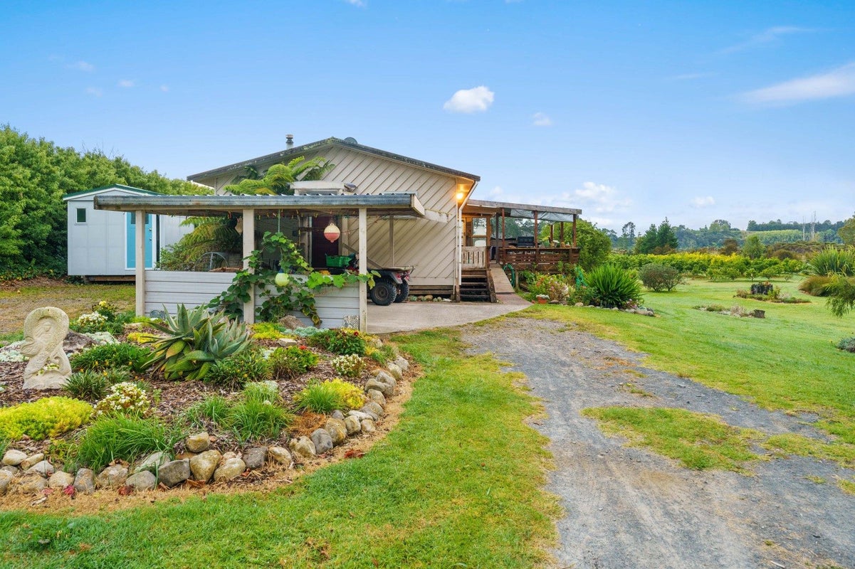 694A State Highway 2, Tahawai, Katikati - Carousel 2