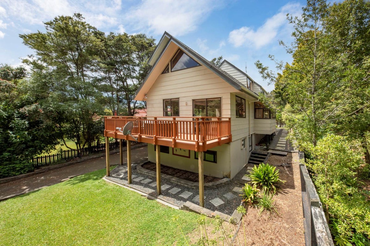42 Wirihana Road, Titirangi, Auckland - Carousel 2