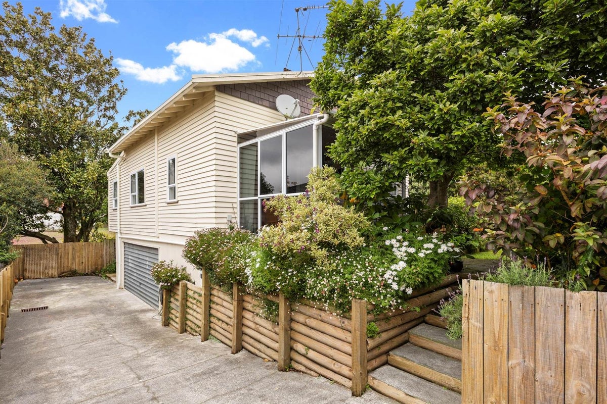 3/62 Titirangi Road, New Lynn, Auckland - Carousel 2