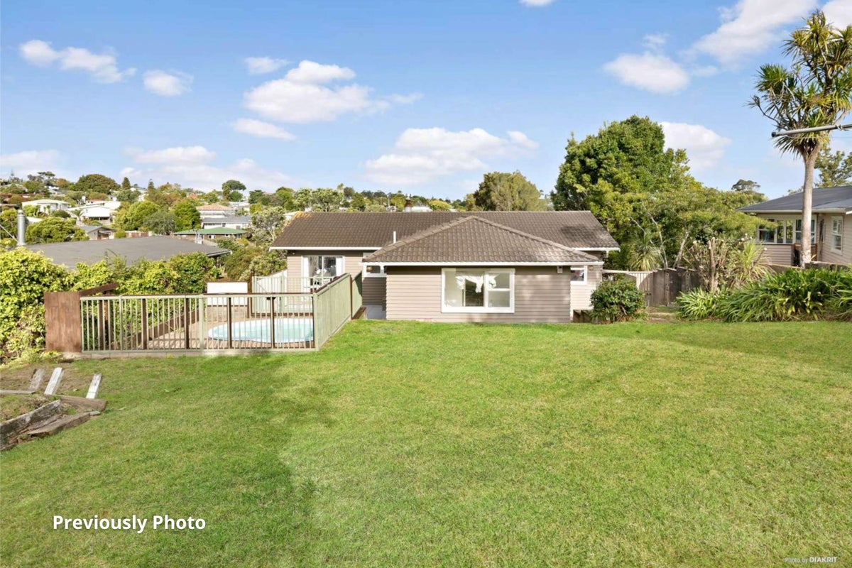 3 Heather Place, Sunnynook, Auckland - Carousel 2