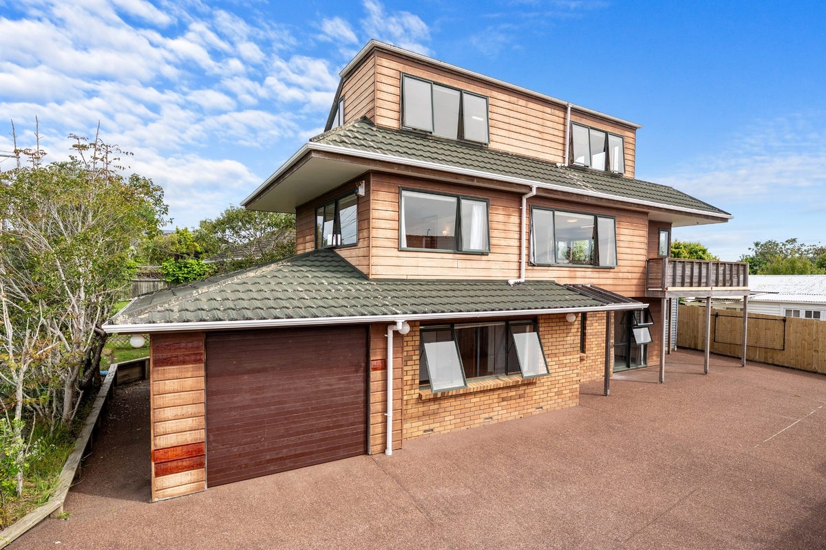 2/9 Egremont Street, Belmont, Auckland - Carousel 2