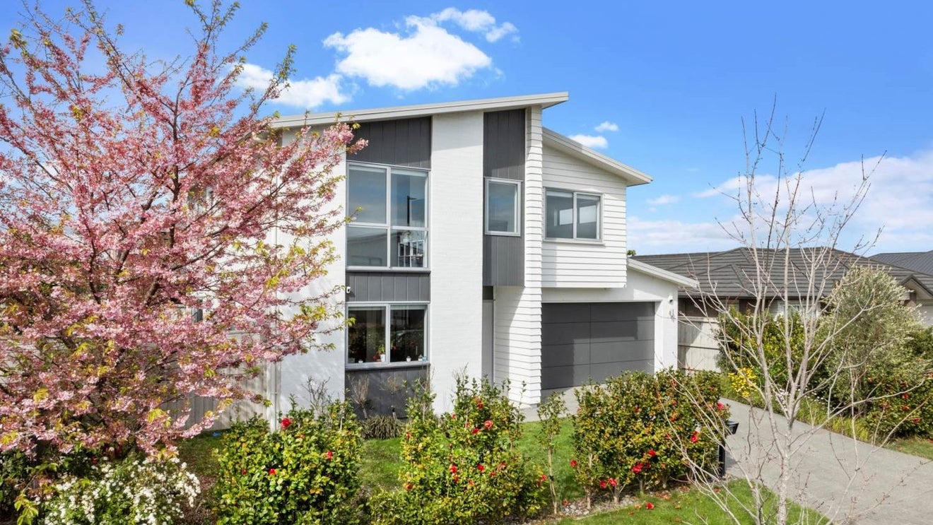 28 Pepene Avenue, Takanini, Auckland - Carousel 1