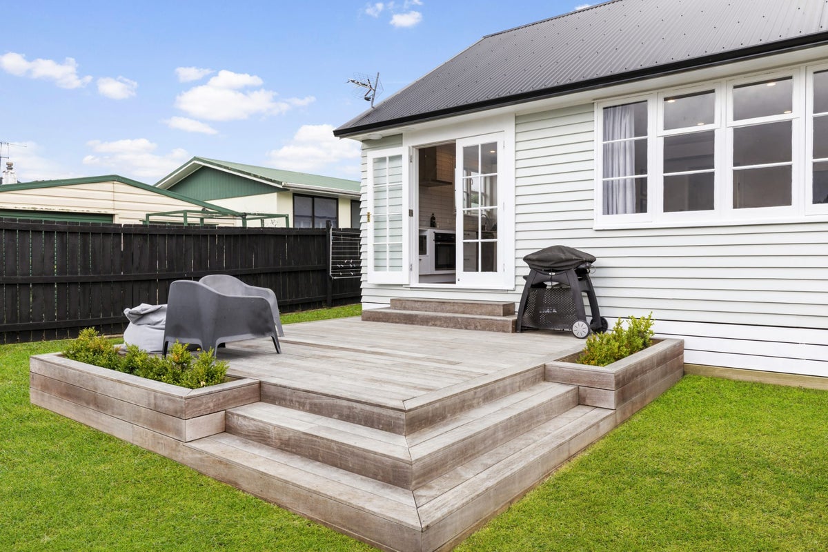 5C Moonshine Road, Trentham, Upper Hutt - Carousel 14