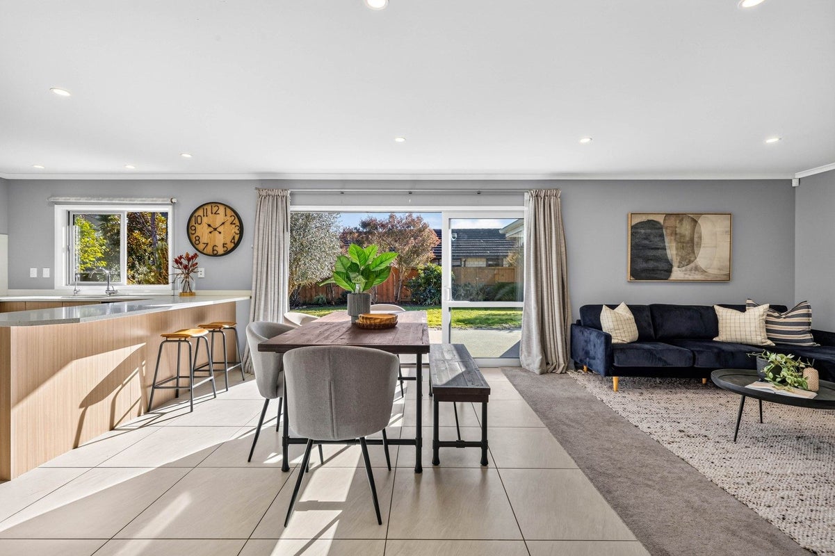 12 Sylvester Crescent, Flagstaff, Hamilton - Carousel 2