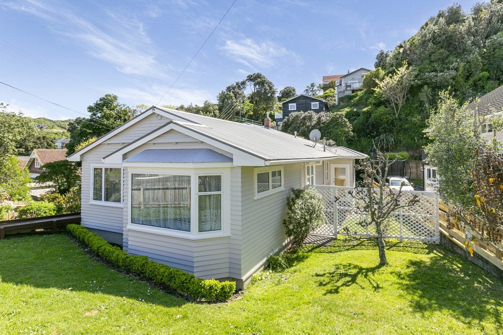 1 Melrose Road, Island Bay, Wellington - Carousel 1