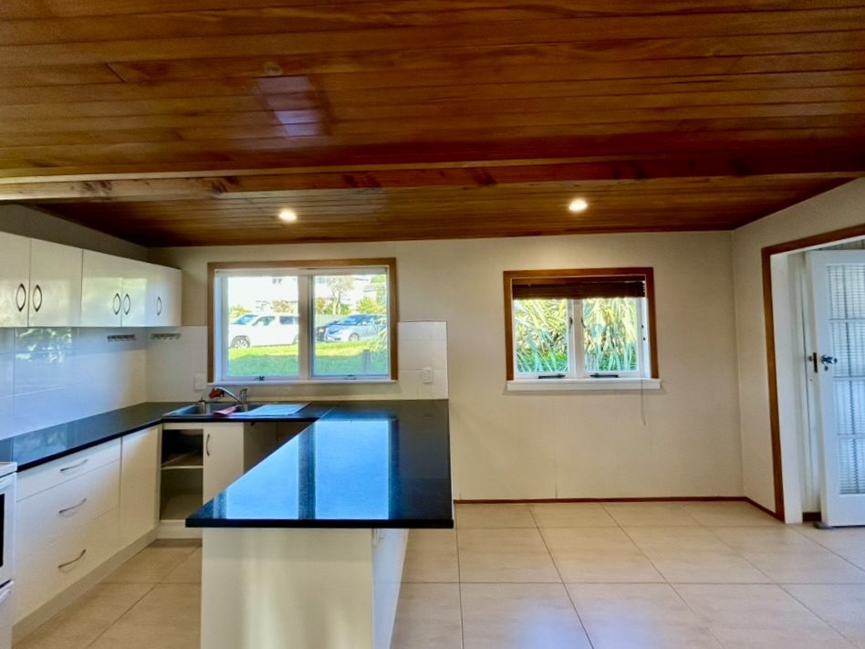 11 Tawavale Crescent, Totara Vale, Auckland - Carousel 2