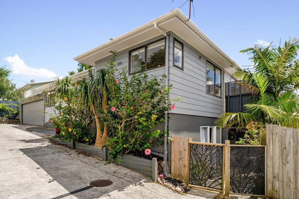 8 Simkin Avenue, Saint Johns, Auckland - Carousel 2
