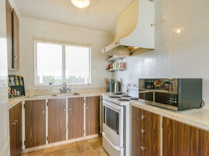 3 Paradise Place, Milson, Palmerston North - Carousel 2