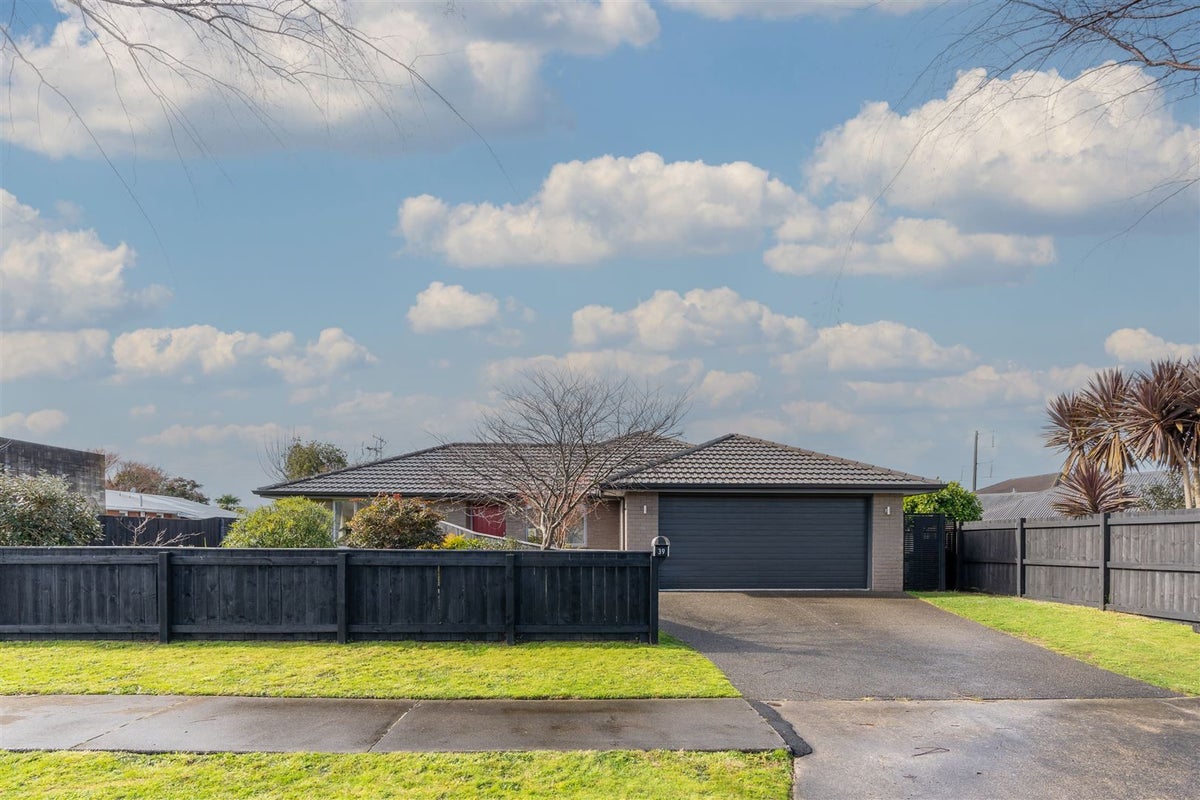 39 Wiltshire Drive, Puketaha, Hamilton - Carousel 1