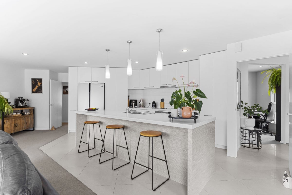 15 Pony Park Place, Beachlands, Auckland - Carousel 1