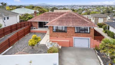 567A Glenfield Road, Glenfield, Auckland - Carousel 1