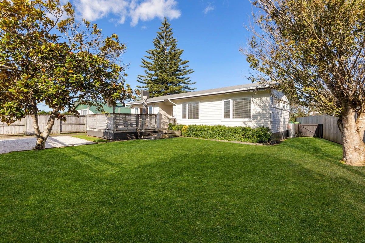 1 Waipani Road, Te Atatu Peninsula, Auckland - Carousel 2