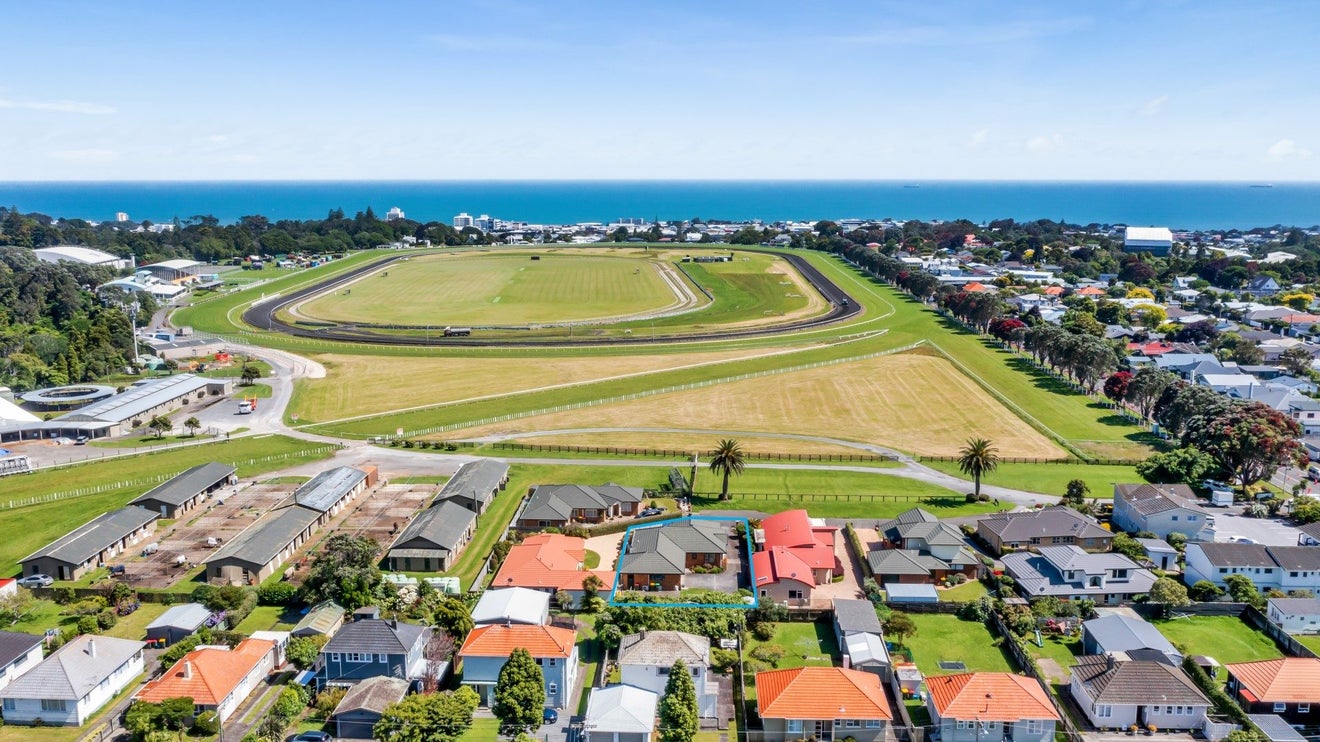 3 Saddle Row, Welbourn, New Plymouth - Carousel 2
