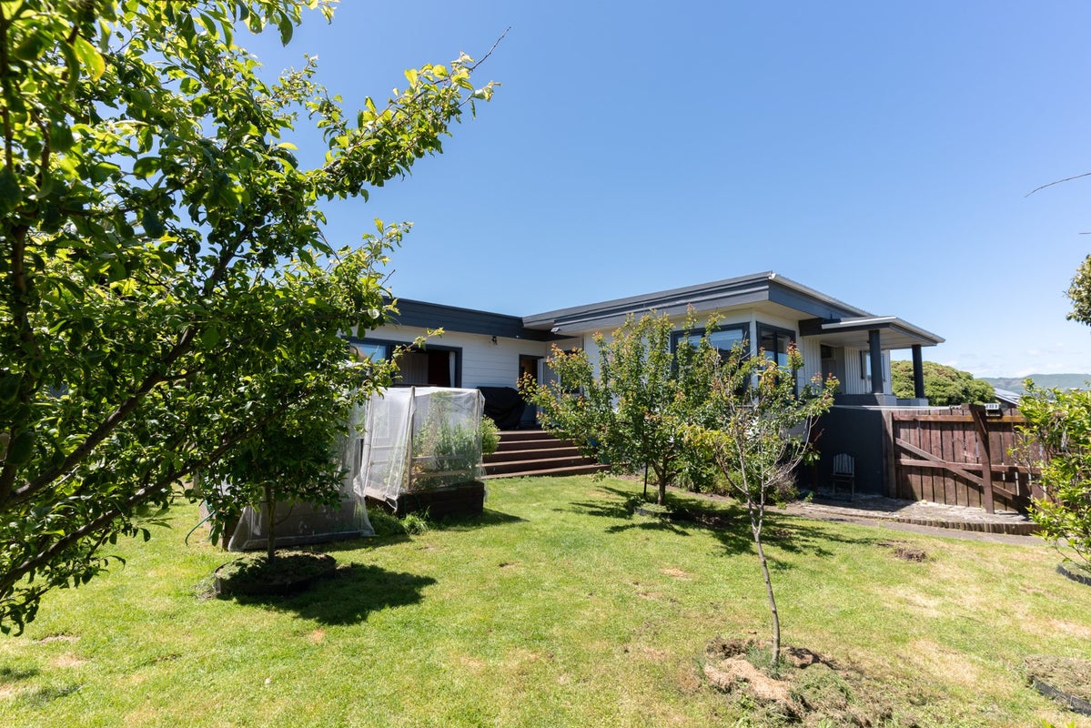 40 Kapiti Crescent, Titahi Bay, Porirua - Carousel 2