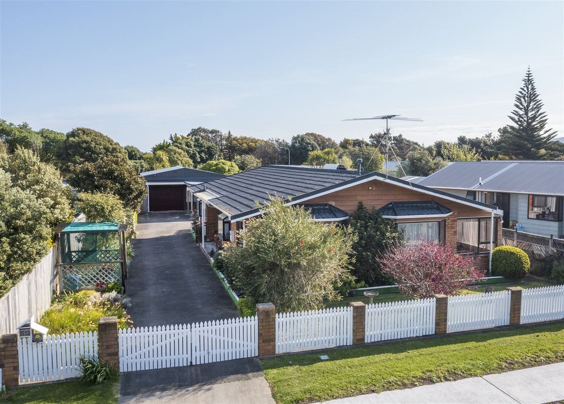 32 Eruini Street, Waikanae Beach, Waikanae - Carousel 2