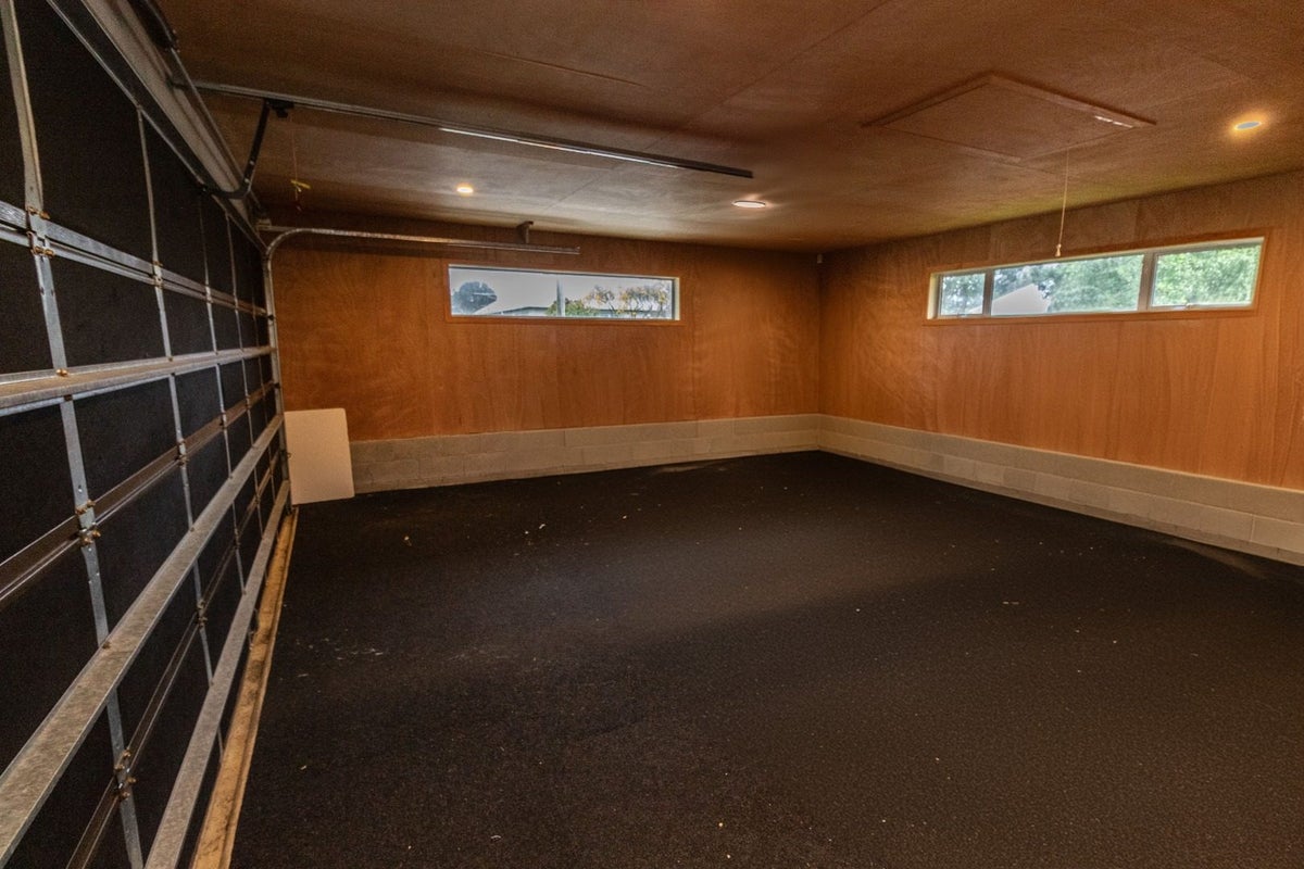 8 Melvill Grove, Waterloo, Lower Hutt - Carousel 20