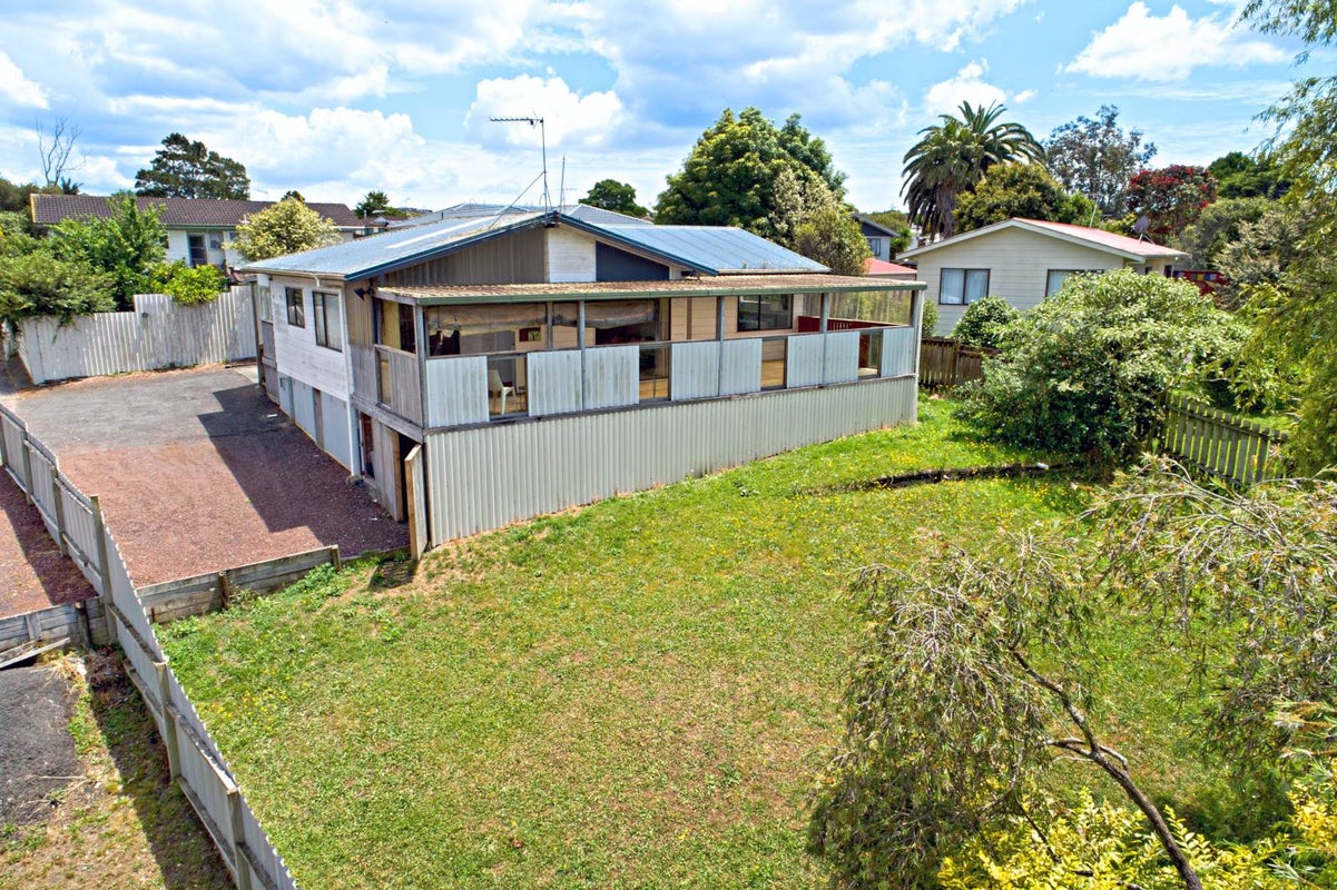 61 Hyperion Drive, Randwick Park, Auckland - Carousel 2